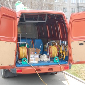 погрузили в ГАЗель моечный инвентарь
